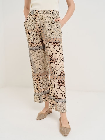 Camomilla Italia Loose fit Trousers 'Pendy' in Beige: front