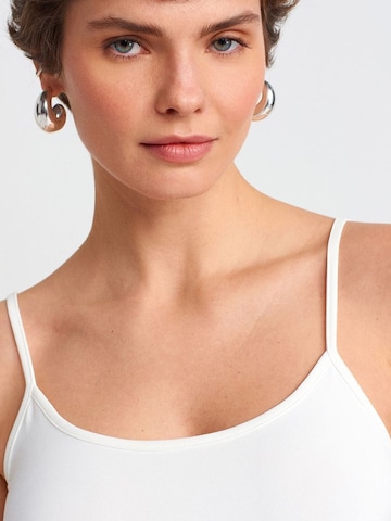 Dilvin Tanktops & Camis in Weiß