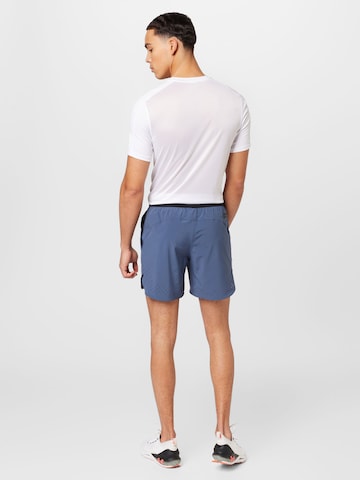 UNDER ARMOUR Regular Sportbroek 'Peak' in Blauw