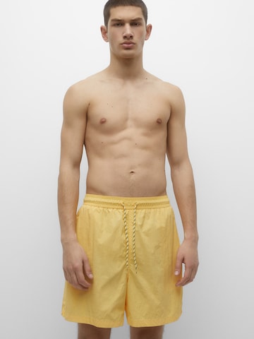 Pull&Bear Plavecké šortky – žlutá: přední strana