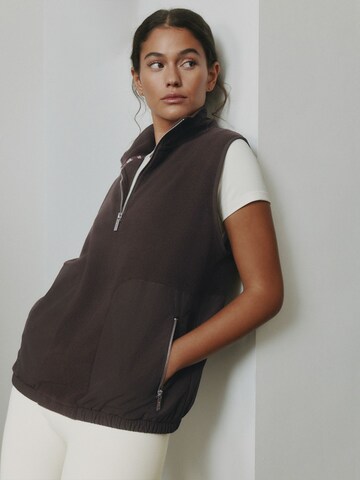 self. Bodywarmer in Bruin: voorkant