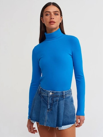Dilvin - Top em azul: frente