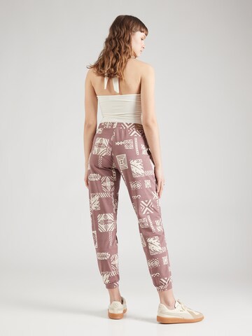 Tapered Pantaloni 'La Compa' di Iriedaily in lilla