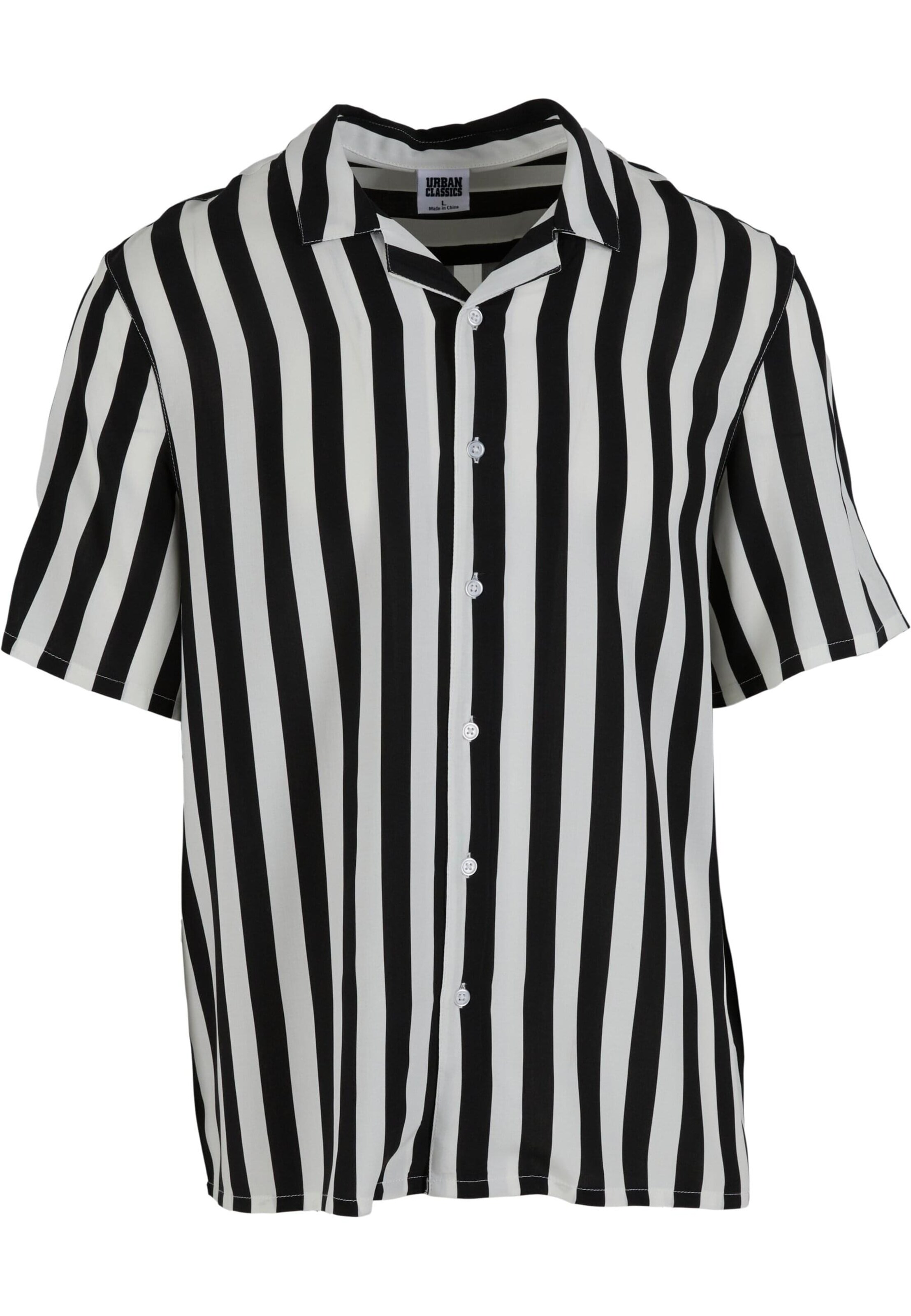 Urban Classics Button Up Shirt in Black: front