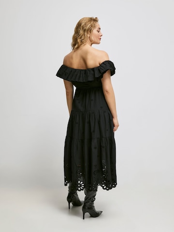 Robe 'Fanny' ABOUT YOU x Iconic by Tatiana Kucharova en noir