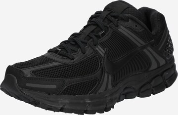 melns Nike Sportswear Zemie brīvā laika apavi 'Zoom Vomero 5': no priekšpuses