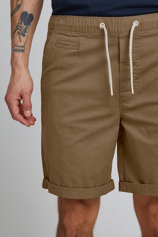 !Solid Regular Trousers in Brown