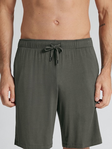IUMAN Intimissimi Regular Pants in Green: front