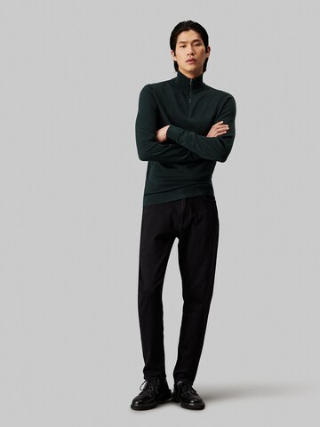 Calvin Klein Tapered Jeans in Zwart