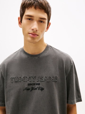 Tommy Jeans T-shirt '90S NEW CLASSICS' i grå