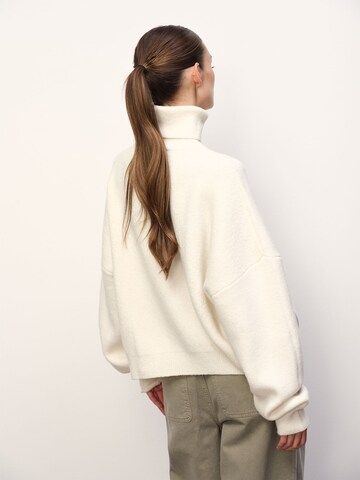 RÆRE by Lorena Rae Свитер в Белый