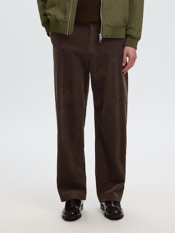 SELECTED Loosefit Bukser i brun: forside