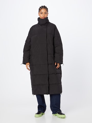 Manteau d’hiver Won Hundred en noir : devant