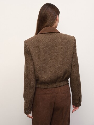 RÆRE by Lorena Rae - Casaco meia-estação em castanho