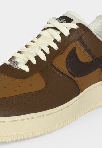 Nike Sportswear Sneakers laag 'Air Force 1 '07 LV8' in Bruin