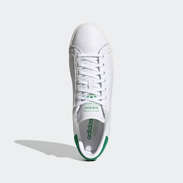 balts ADIDAS ORIGINALS Zemie brīvā laika apavi 'Rod Laver Vintage'