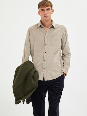 SELECTED HOMME Regular fit Button Up Shirt 'Benjamin' in Brown