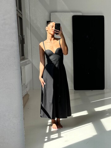 Rochie de la MAKARIĆ pe negru