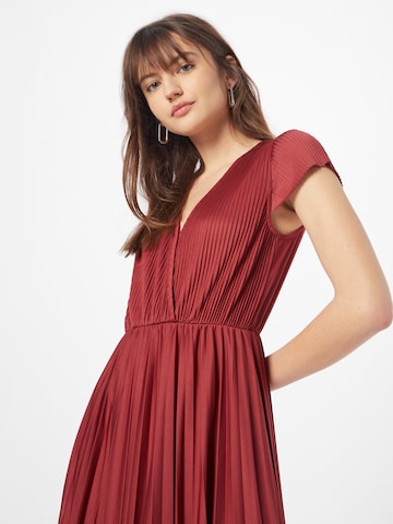 Robe 'Astrid' ABOUT YOU en rouge