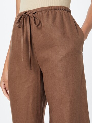 WEEKDAY Loose fit Trousers 'Mia' in Brown