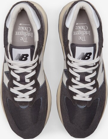 new balance Sneaker '57/40' in Grau