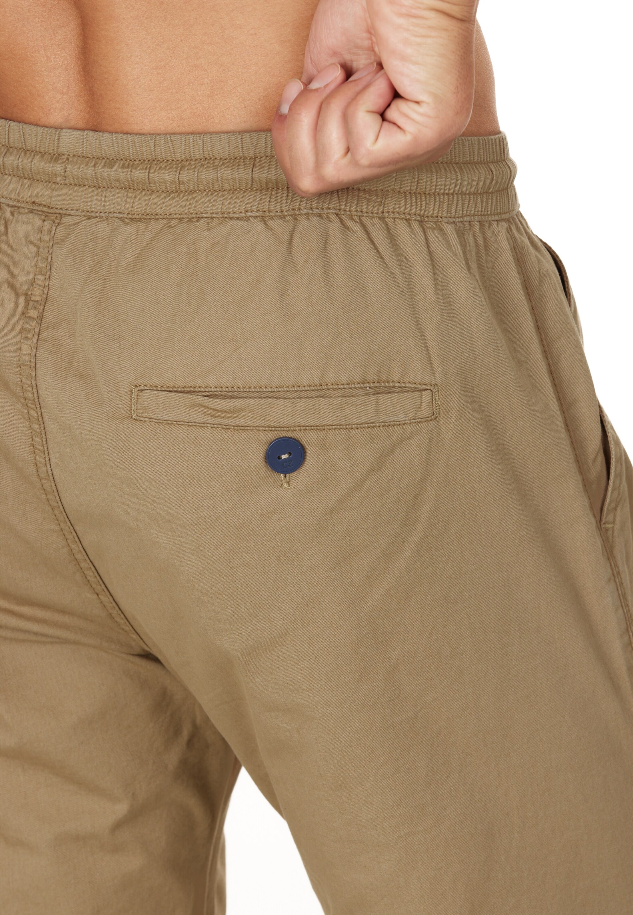 Cruz Regular Shorts 'Gilchrest' in Grün