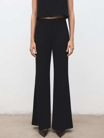 MANGO Zvonový Kalhoty s puky 'IGUANA' – černá: přední strana