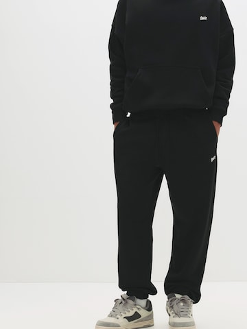 Effilé Pantalon 'STWD' Pull&Bear en noir : devant