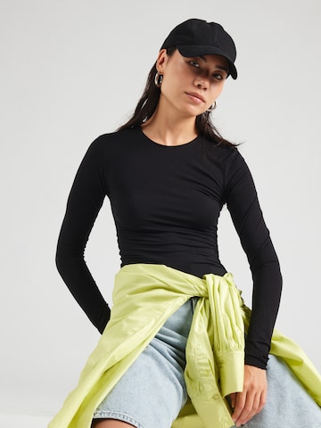 T-shirt 'Dolly' WEEKDAY en noir : devant