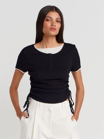 T-shirt Dilvin en noir : devant
