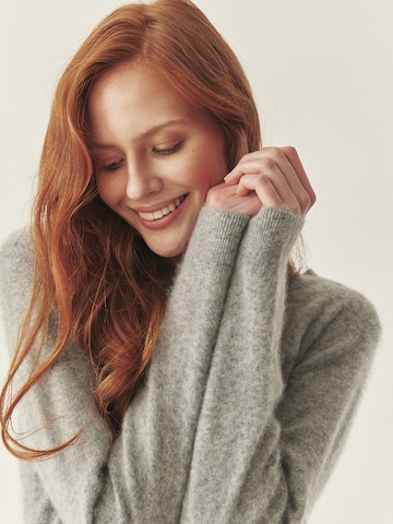 TATUUM Pullover in Grau
