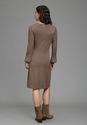 LAURA SCOTT Strickkleid in Braun