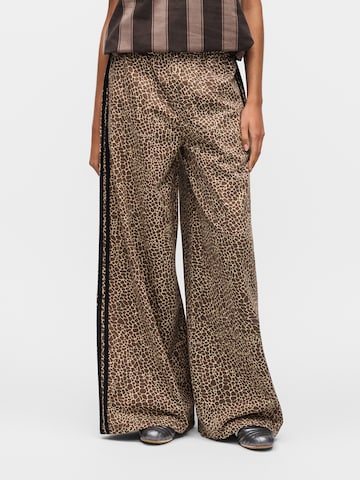 Wide leg Jeans de la ADIDAS ORIGINALS pe maro: față