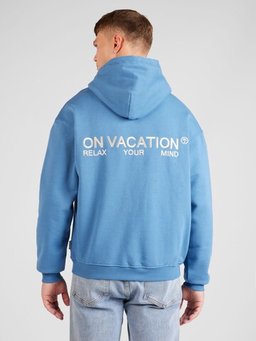 On Vacation Club Sweatshirt in Blau
