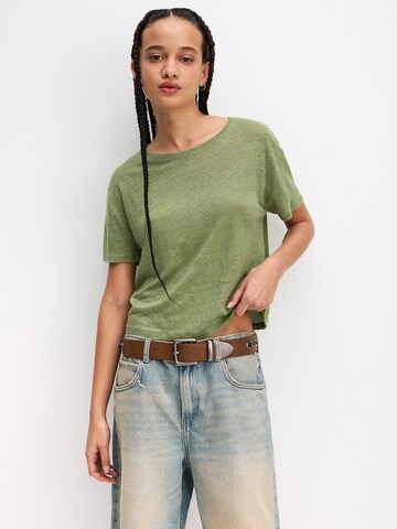 Pull&Bear Shirt in Green: front