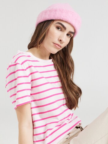 Tricou 'VINT' de la GAP pe roz