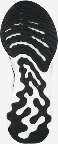 Scarpa da corsa 'Infinity 3' di NIKE in bianco