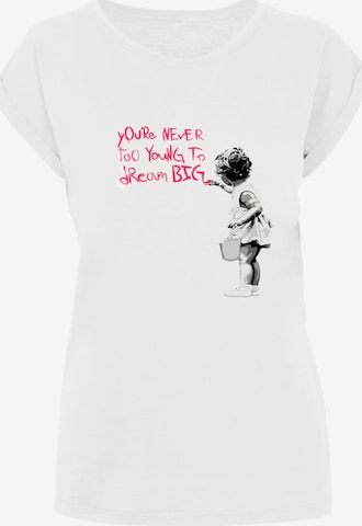Merchcode T-shirt 'Dream Big' i vit: framsida