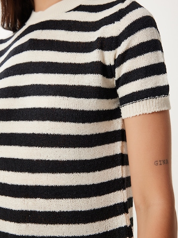 Costume Happiness İstanbul en noir