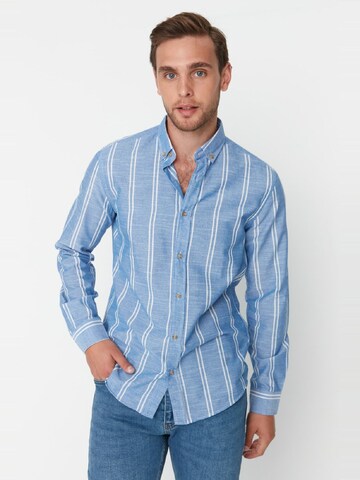 Slim fit Camicia di Trendyol in blu: frontale