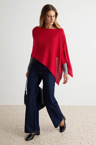 Cape Trendyol en rouge