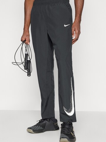 Regular Pantalon de sport NIKE en noir