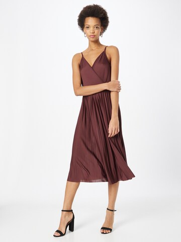 Robe 'Claire' ABOUT YOU en marron