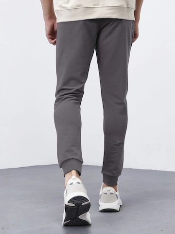 Skinny Pantalon Tommy Life en gris