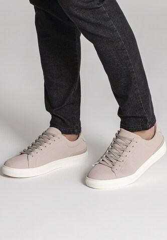 Gianni Kavanagh Sneaker in Beige: Vorderseite