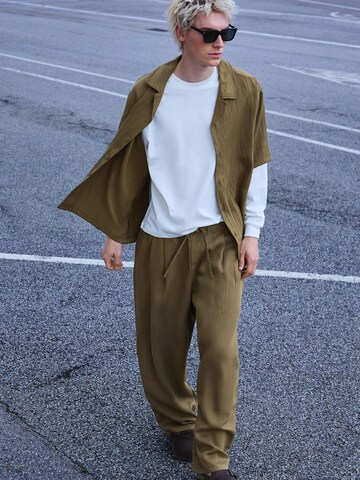 Bershka Comfort fit Button Up Shirt in Green