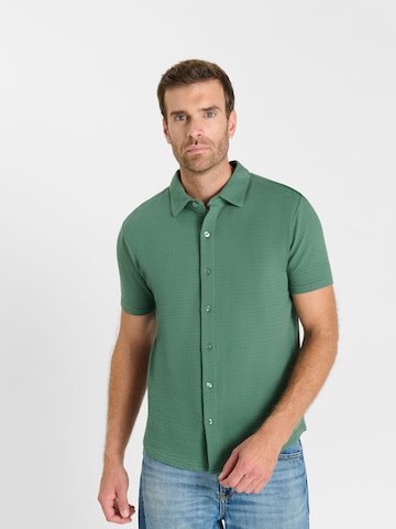 Coupe regular Chemise 'JAPA ' Le Temps Des Cerises en vert : devant