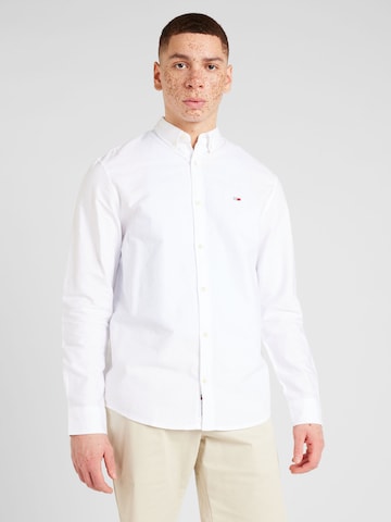 Tommy Jeans Regular fit Button Up Shirt in White: front