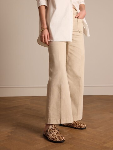MANFIELD Clogs in Beige