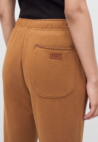 brūns UGG Pakapēniski sašaurināts piegriezums Bikses 'Classic'